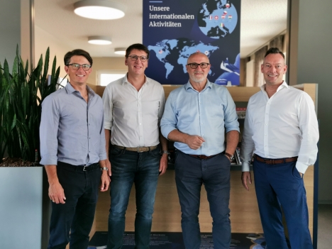 Vogel-Gruppe beteiligt sich an Münchner Digital-Agentur - Wollen künftig gemeinsam digitale Agentur-Dienstleistungen für den chinesischen Markt anbieten (v.li.): Matthias Bauer (CEO VCG), Günter Schürger (Geschäftsführer VCG), Gerd Kielburger (Director International Business & Strategy VCG) und Nils Horstmann (Gründer und Geschäftsführer eviom) - Foto: Ute Karneth